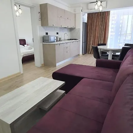 Infinity Aparthotel- Five Star Pool & Apartman Năvodari
