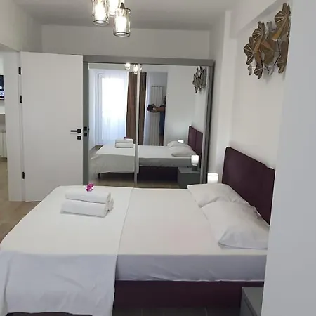 Infinity Aparthotel- Five Star Pool & Apartman Năvodari