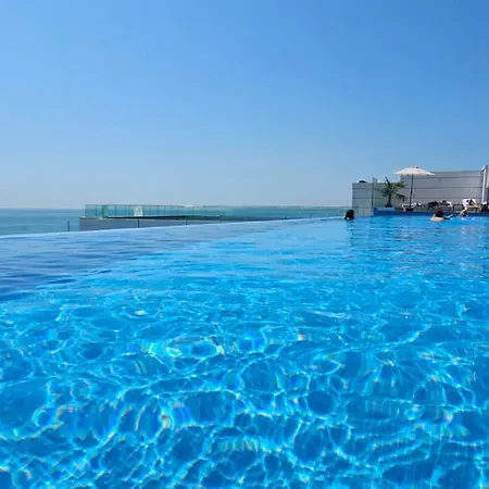Apartman Infinity Aparthotel- Five Star Pool & 3*