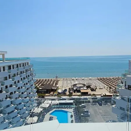 Infinity Aparthotel- Five Star Pool & 3*