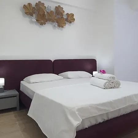 Infinity Aparthotel- Five Star Pool & Apartman