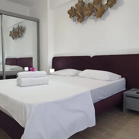 Infinity Aparthotel- Five Star Pool & 3* Năvodari