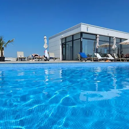 Infinity Aparthotel- Five Star Pool & Apartman 3*