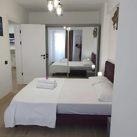 Infinity Aparthotel- Five Star Pool & Apartman Năvodari